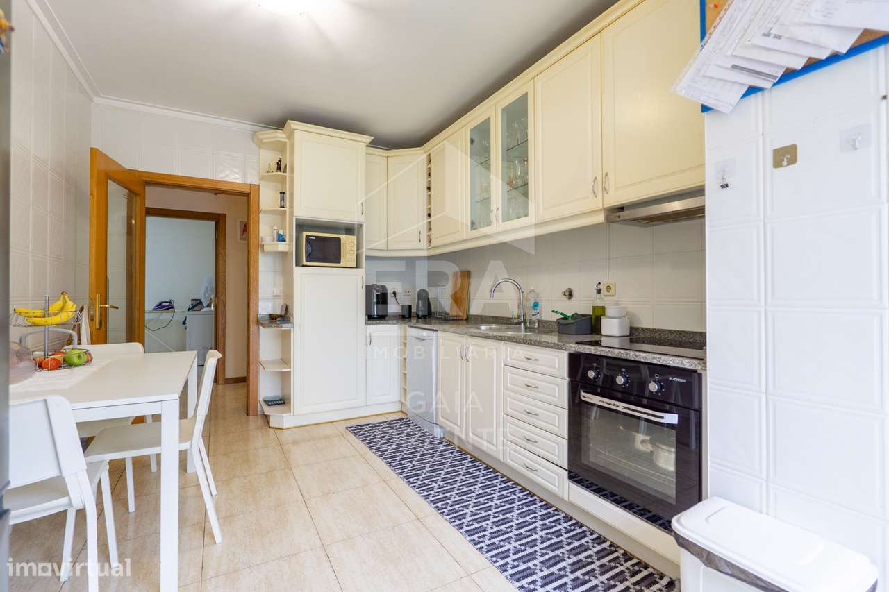 Apartamento T2+1 com Garagem em Grijó-11
