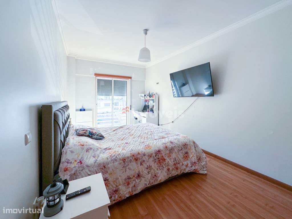 Apartamento T3 c/ Garagem, Sótão e 2 Varandas - Santarém-43