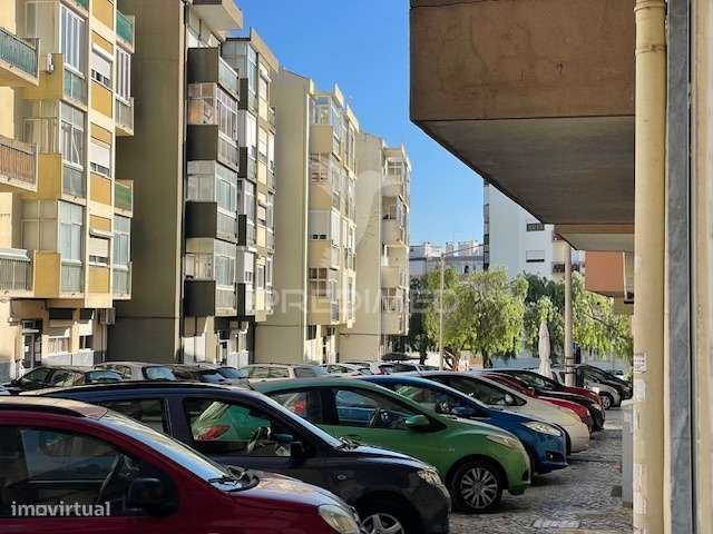 Loja comercial na Rua Aurélia de Sousa, 12 - Grande imagem: 3/13