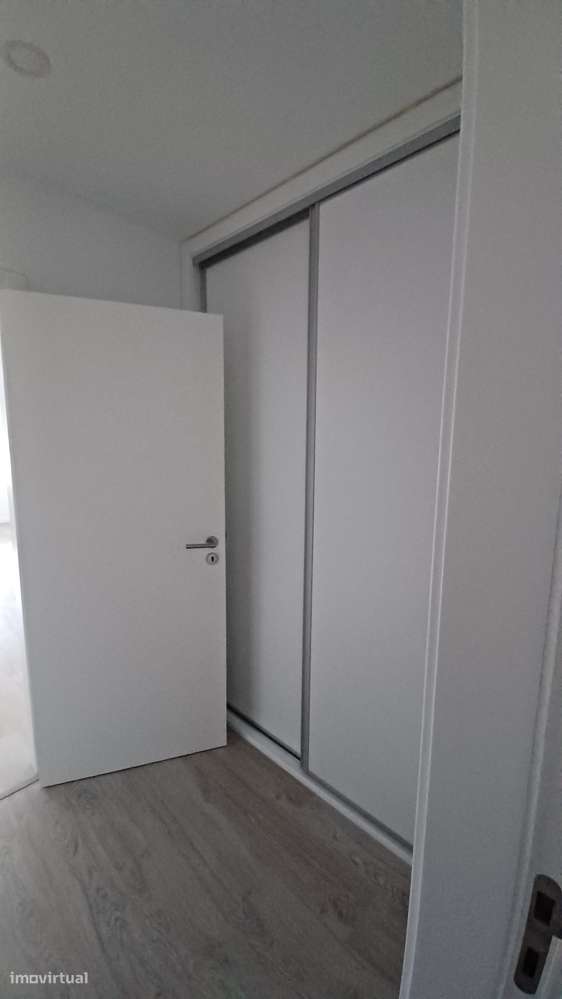 Apartamento T1 com varanda, garagem e elevador - Grande imagem: 4/6