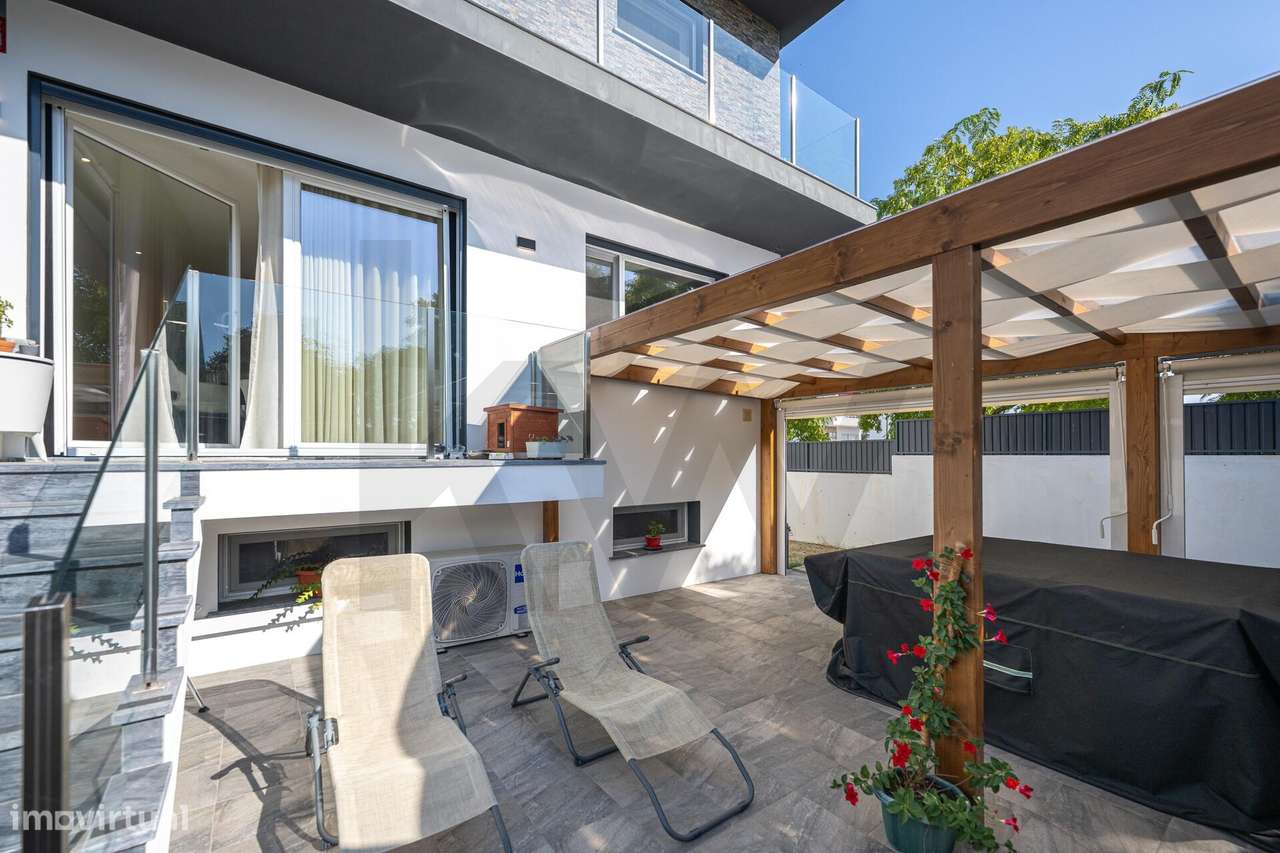 Moradia T3+1 com Jardim Privativo e Rooftop no Montijo - Grande imagem: 5/40