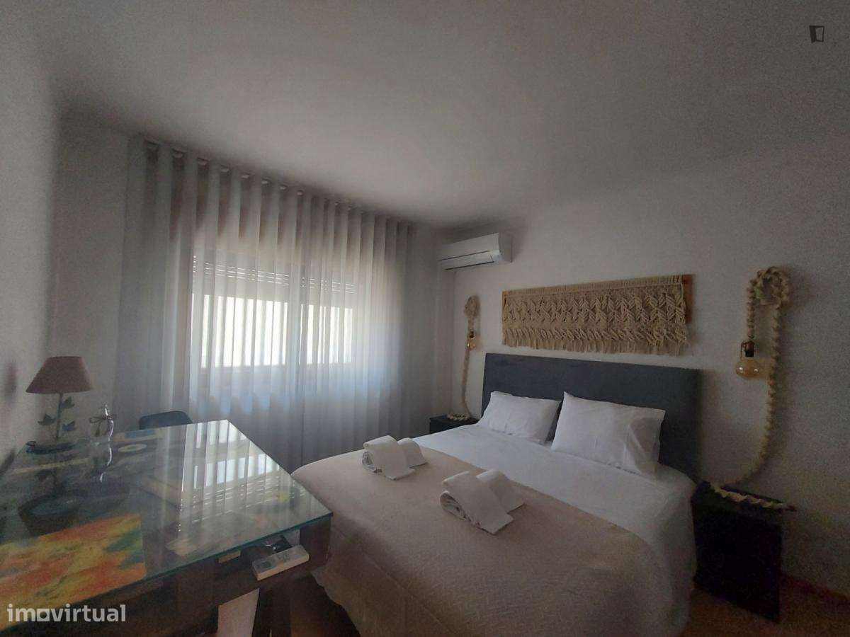 Quarto - localizado em Santa Marinha Porto - Grande imagem: 5/8