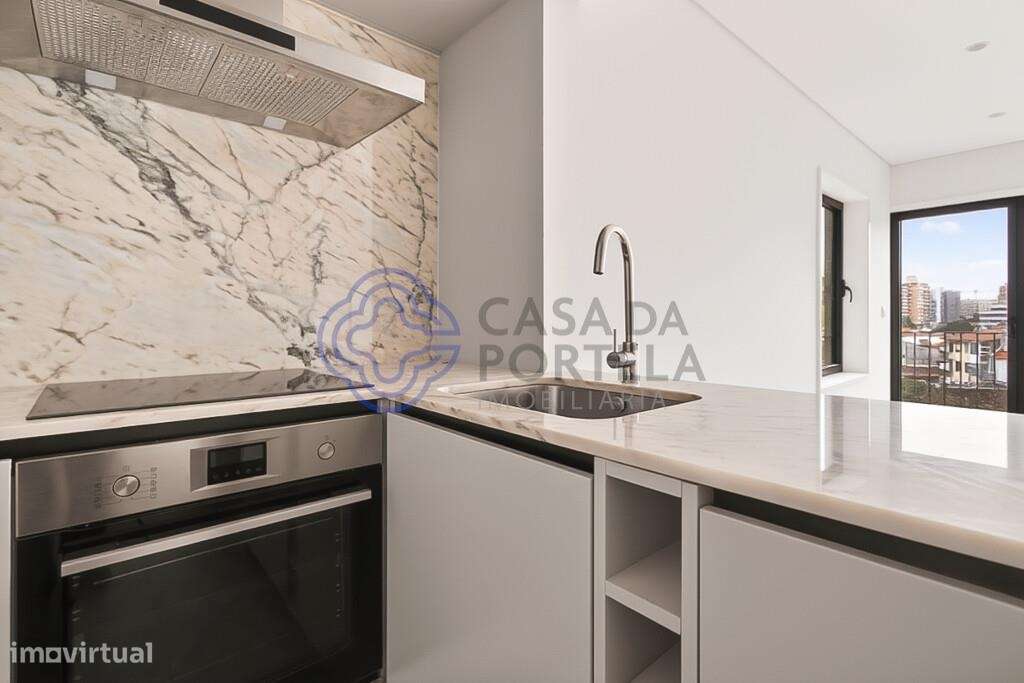 T1NOVO|VARANDA|ELEVADOR| BAIRRO DAS ARTES |HOSPITAL SANTO ANTÓNIO|PORT - Grande imagem: 4/25