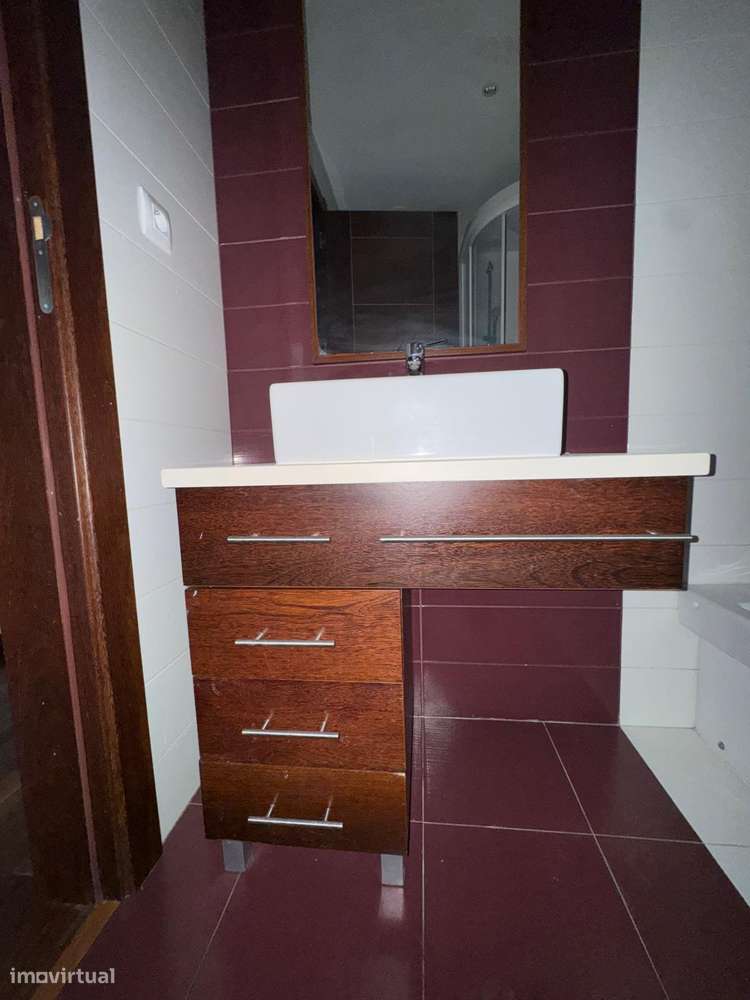 Imóvel de banco :T4 com varanda, garagem em Torres Vedras-17