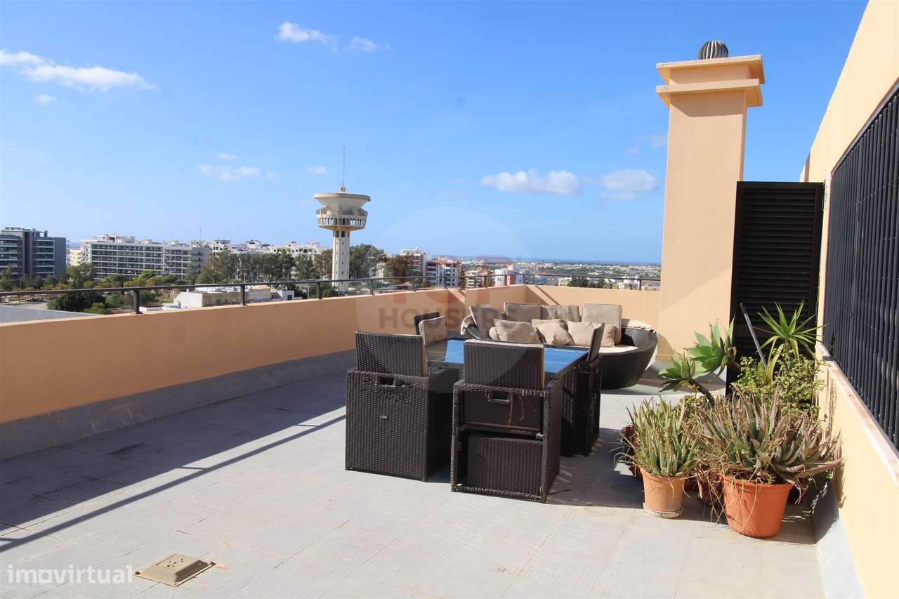 Penthouse T4+1 com Terraço Panorâmico e dois estacionamentos-14