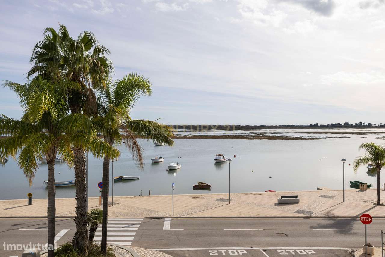 Moradia Tradicional T2 na Primeira Linha da Ria — Santa Luzia, Capital-24