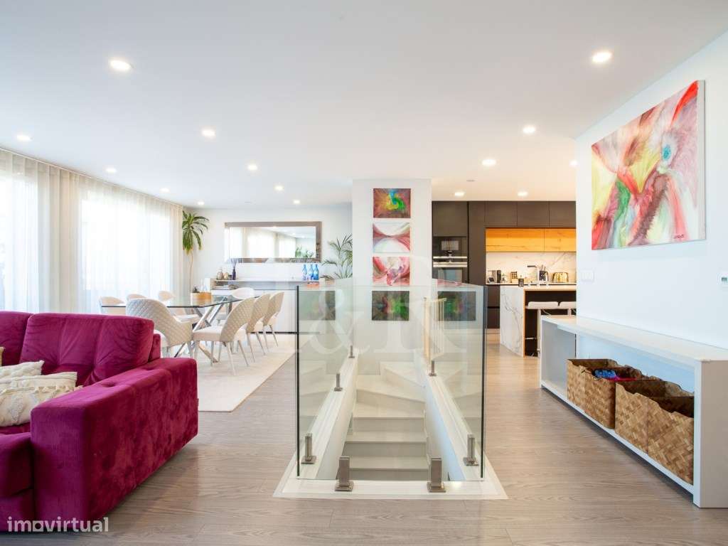 Apartamento T4 duplex com terraço e garagem no Montijo-21