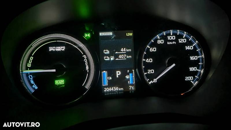 Mitsubishi Outlander 2.0 4WD Plug-In Hybrid Top - 12