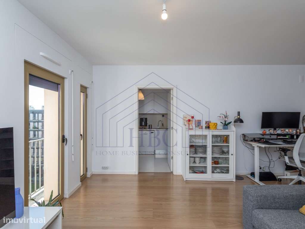 Vende-se Apartamento T1 no centro de Lisboa com arrecadação e garagem-4