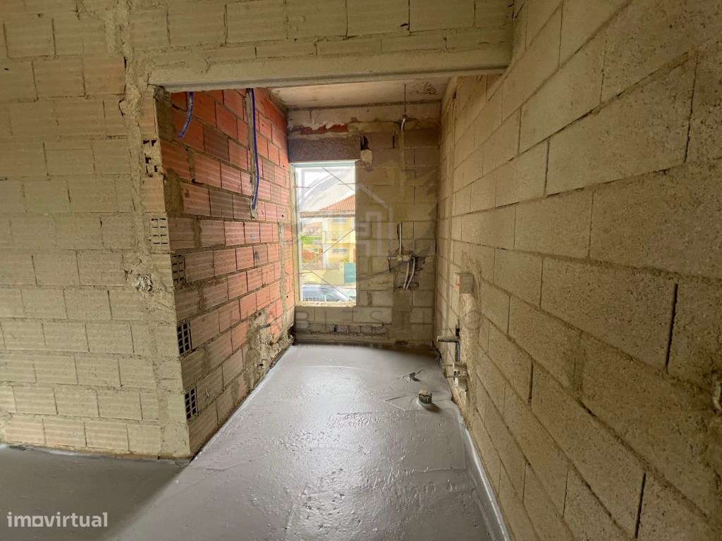 Moradia V4 com excelentes acabamentos-15