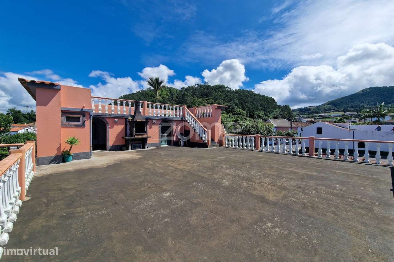 Moradia T5 com duas entradas independentes - Pico da Pedra - Grande imagem: 4/28