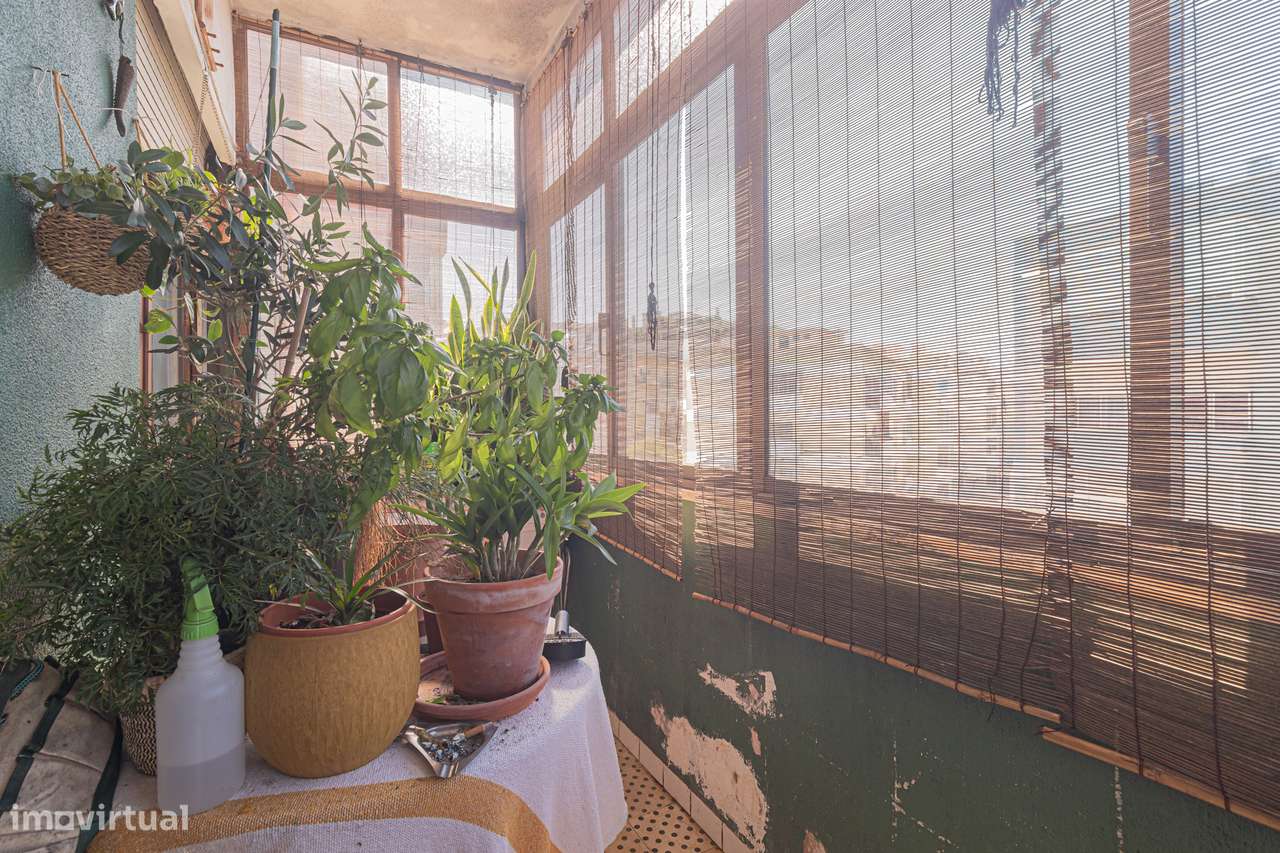 Apartamento T4 transformado em T3 no Laranjeiro-21