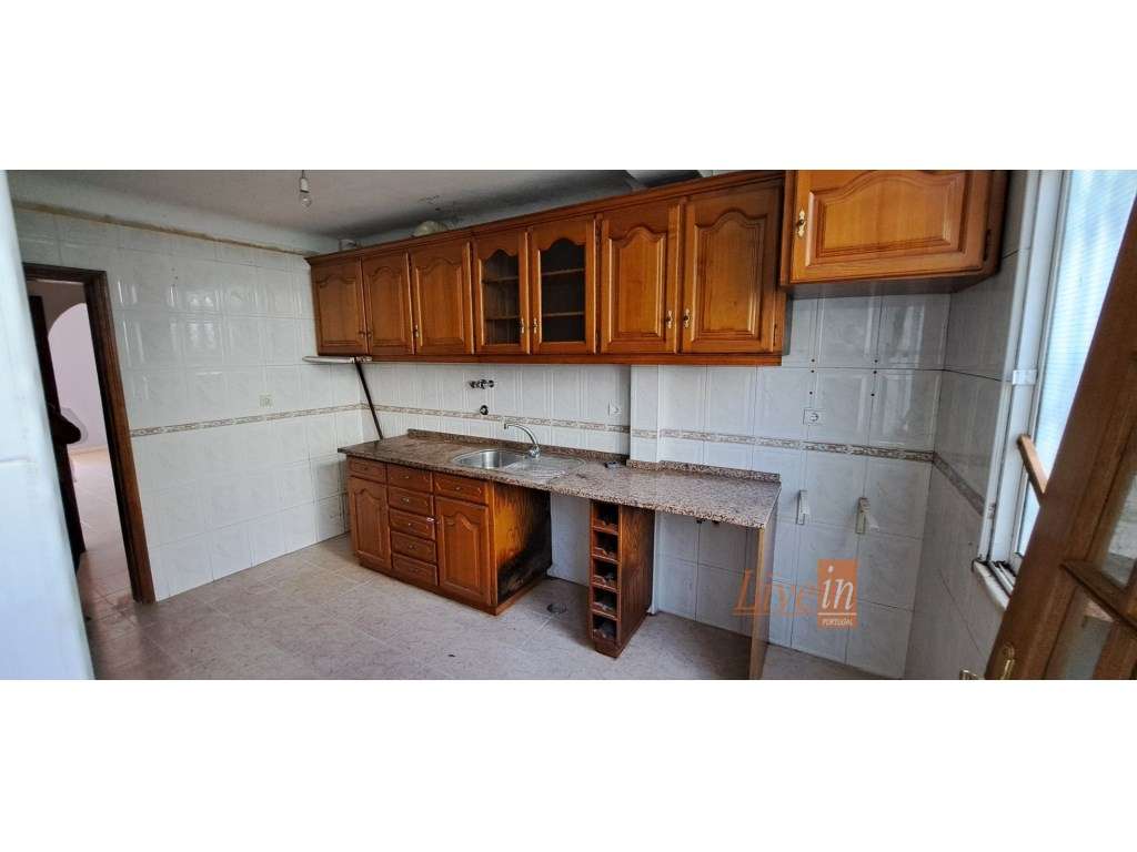 Apartamento T2 em Benfica com Remodelação em curso - Grande imagem: 3/13