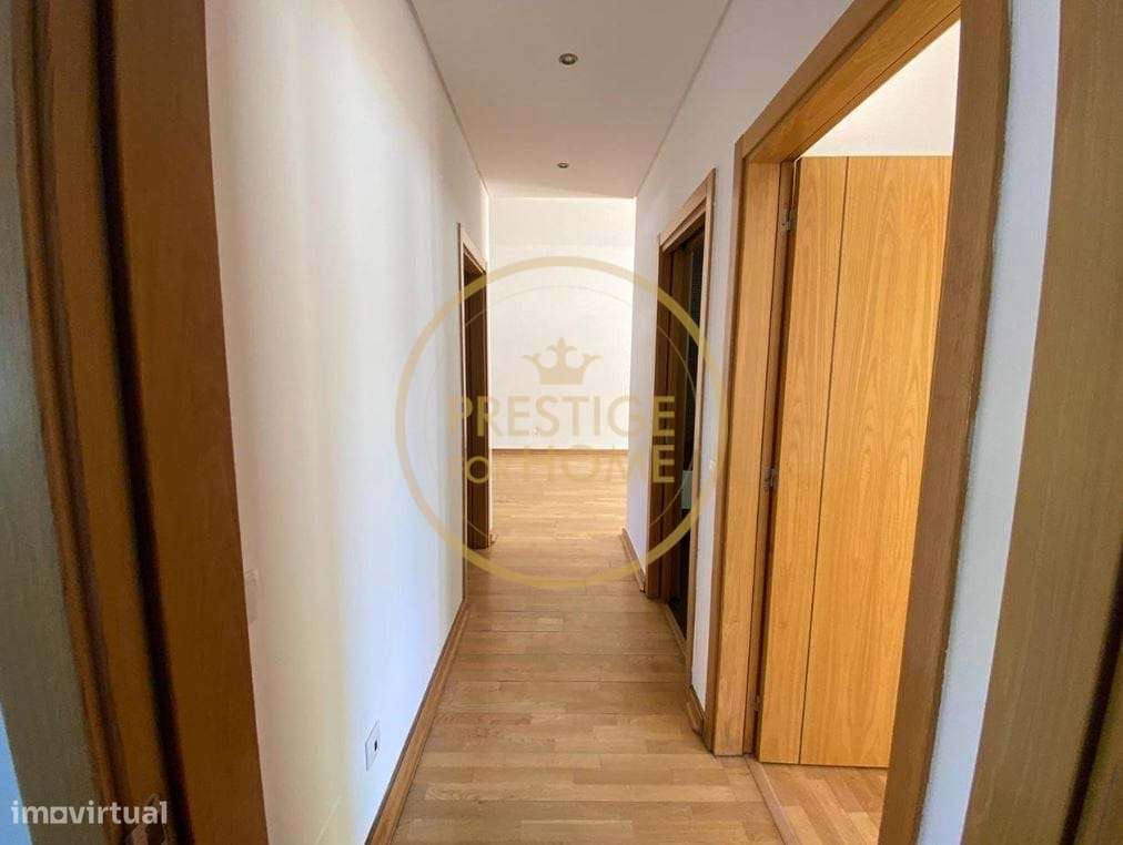 Apartamento T2 com Varanda – Vale de Rãs-12