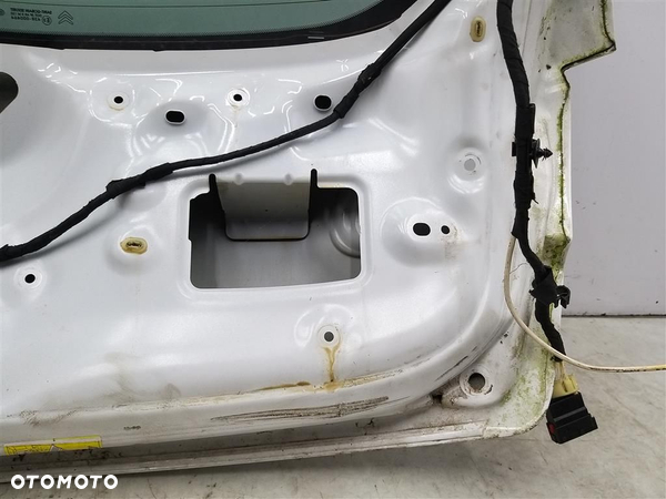 Klapa tył tylna ZAMEK SZYBA LAMPA Citroen C3  C3 II 2009-2016 BIAŁA - 2