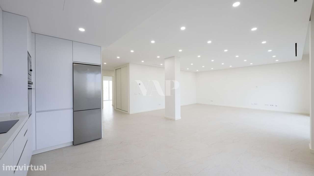 ERILUC - Apartamento T3 moderno com varanda em Quarteira - Grande imagem: 4/20