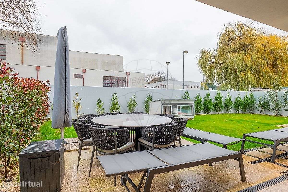 Moradia de Luxo T3+1 com Piscina Aquecida -300m da Praia em Matosinhos-35