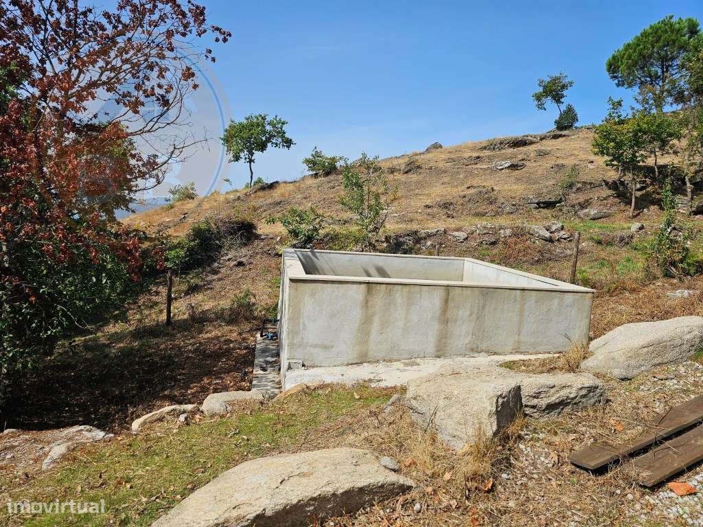 Terreno com 14.757 m², nascente de água e construção existente em J...-25