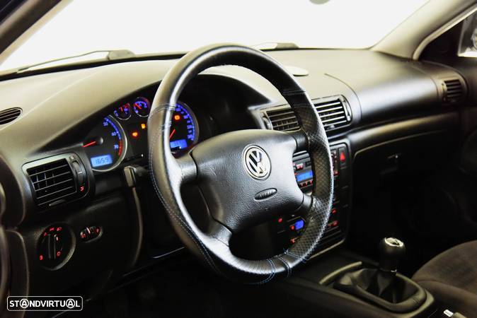 VW Passat 1.6 Confortline - 21