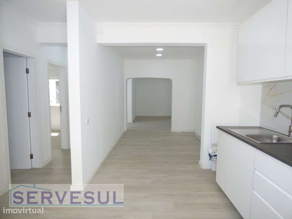 Moradia térrea geminada totalmente renovada, localizada a 1 km do c... - Grande imagem: 4/30