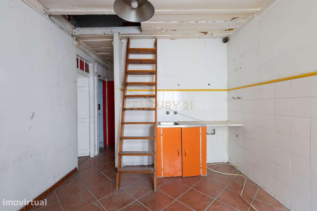 PRÉDIO PARA RECONSTRUÇÃO | RUA DA BARROCA, BAIRRO ALTO - Grande imagem: 4/16