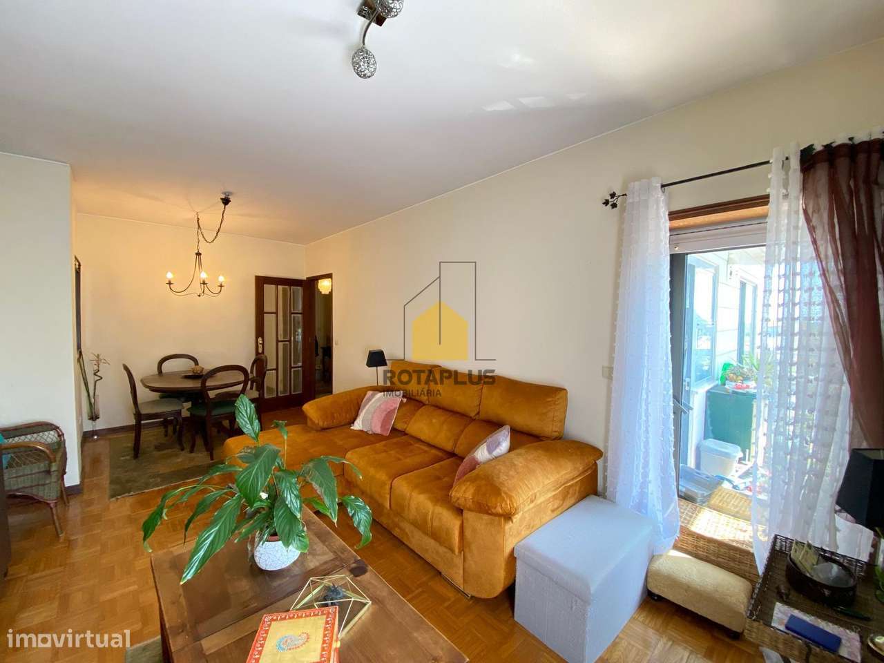 Apartamento T1+1 com Excelente Varanda e Garagem-7