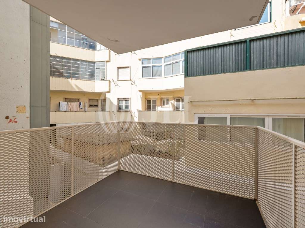 Apartamento T2, com varandas e estacionamento, em Lisboa-15