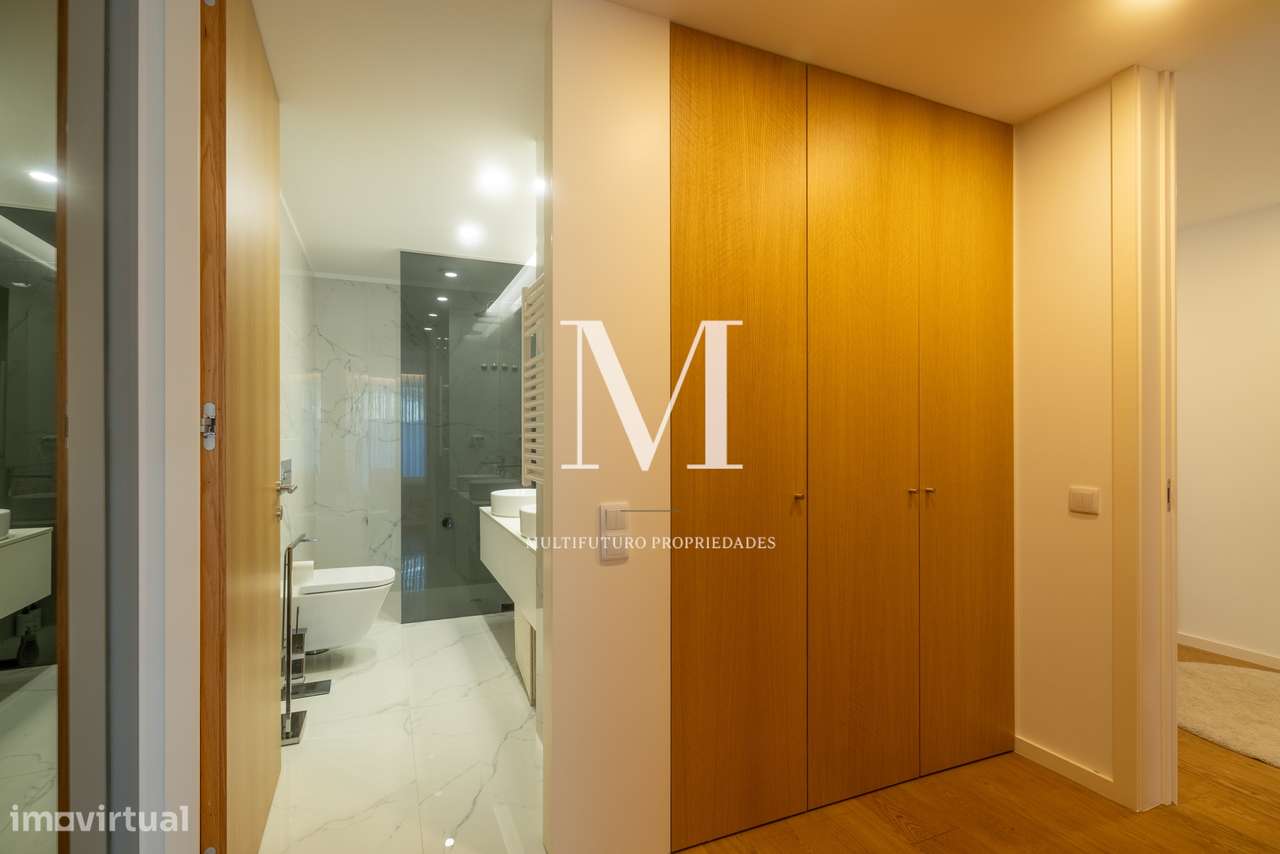 Apartamento T3 | Terraço | Varandas | Garagem | Praia-23