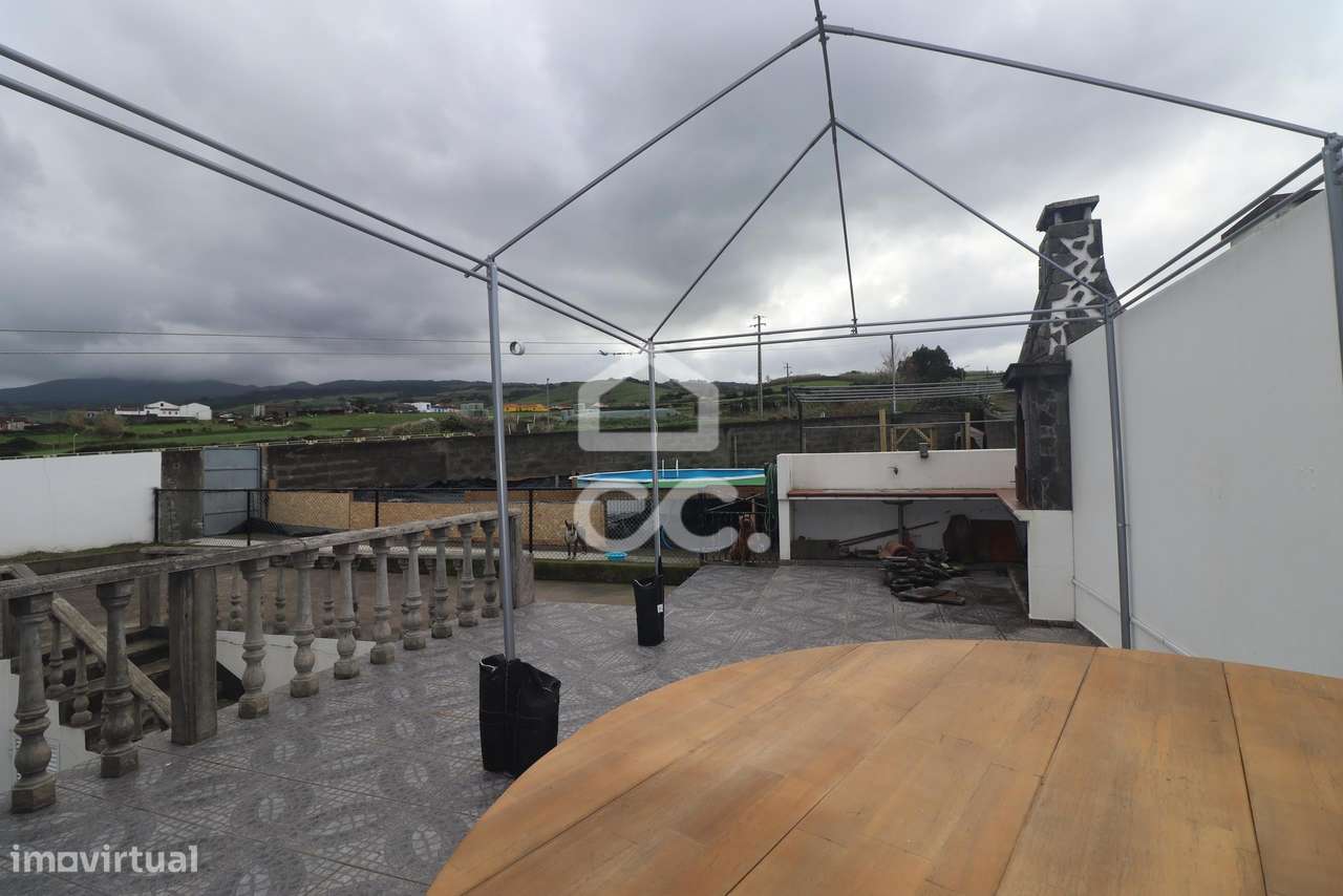 Moradia com 4 Quartos - Achadinha - Nordeste-21