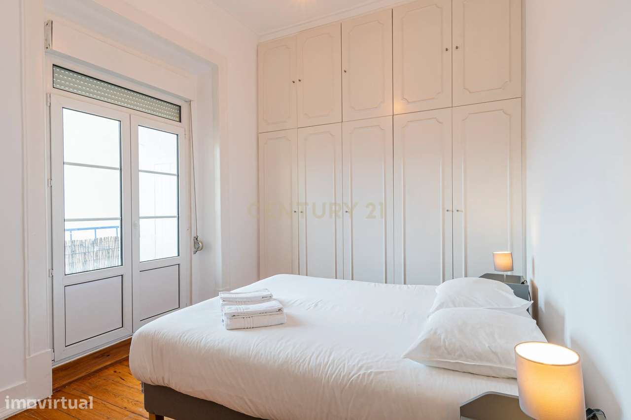 Descubra o Charme da Rua da Bombarda: T3 com Terraço e Vista Deslumbra-11