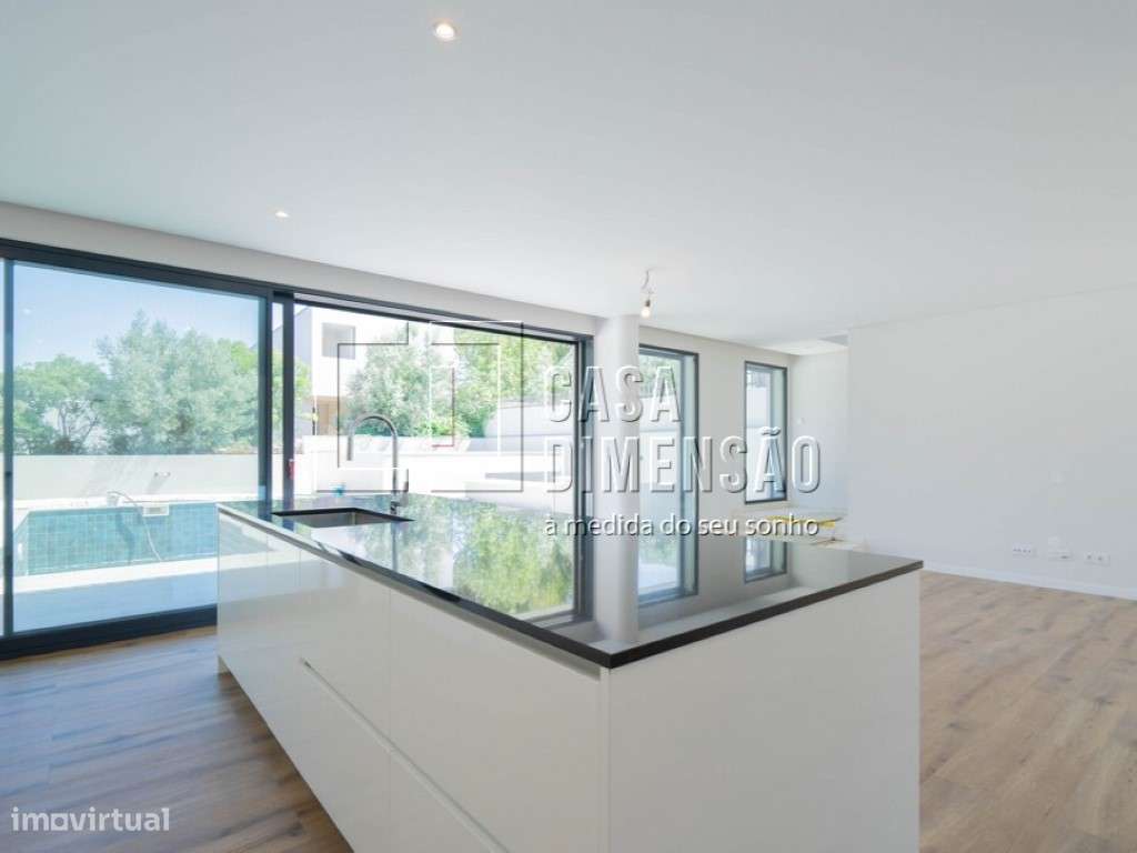 Moradia de Arquitectura Moderna de tipologia T3+1 em Oeiras com Pis...-14