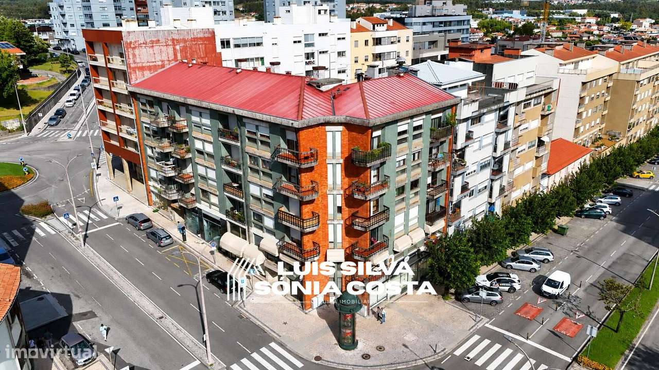 Apartamento T3 Completamente Remodelado | Elevador | Varandas |...-29