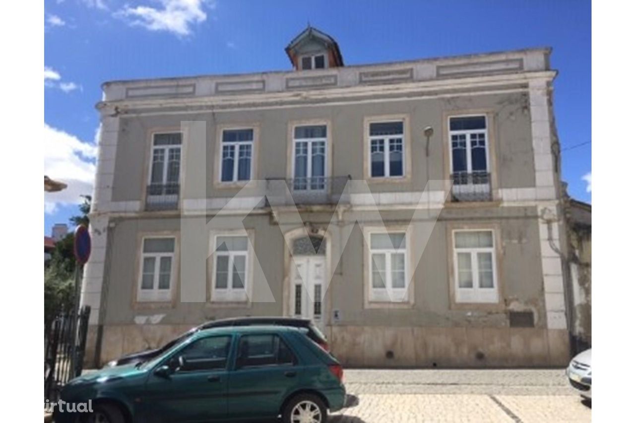 Edifício c/ 760m2 em Santarém c/ projeto aprovado.