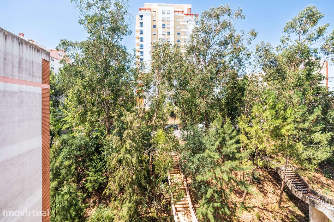Apartamento T2 Remodelado | Tapada das Mercês-38