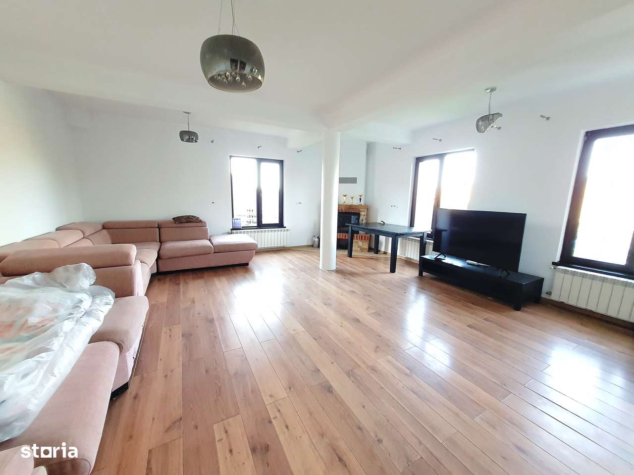 Casa Rediu, 6 camere, 4 bai, 208 mp utili, 1000 mp teren, piscina - Imagine principală: 2/8