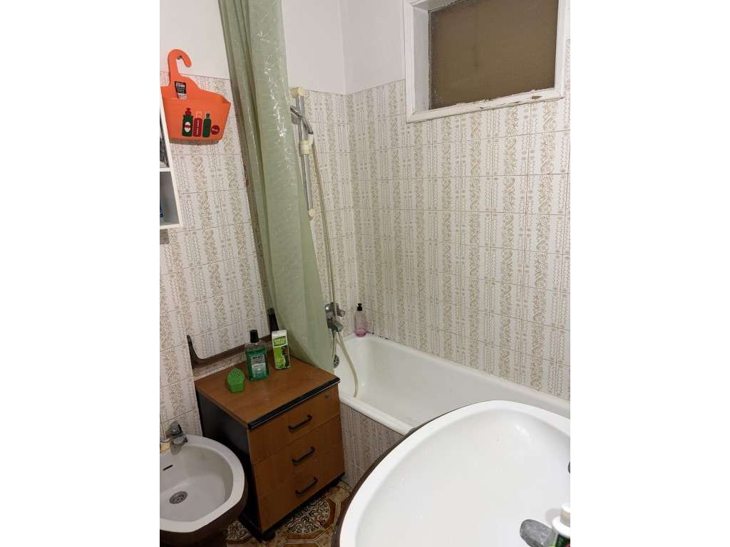 Espetacular apartamento T2 com varanda junto ao Hospital dos Lusiadas.-23