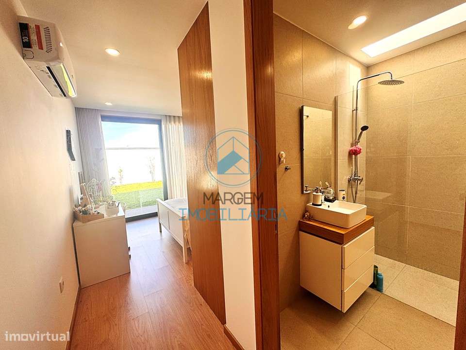 Moradia térrea T4, no Louro, com jardim, garagem e AC - Grande imagem: 5/8