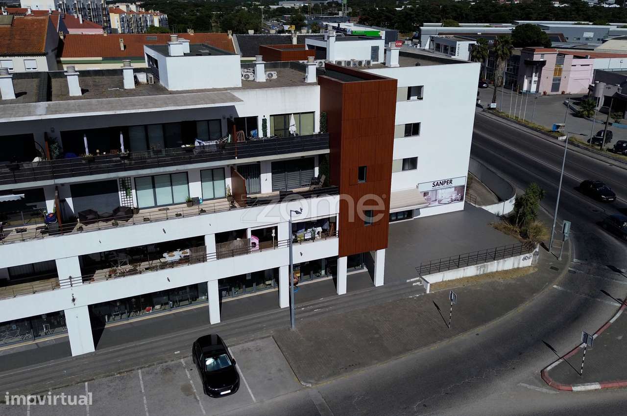 Apartamento T3 em Paio Pires-36