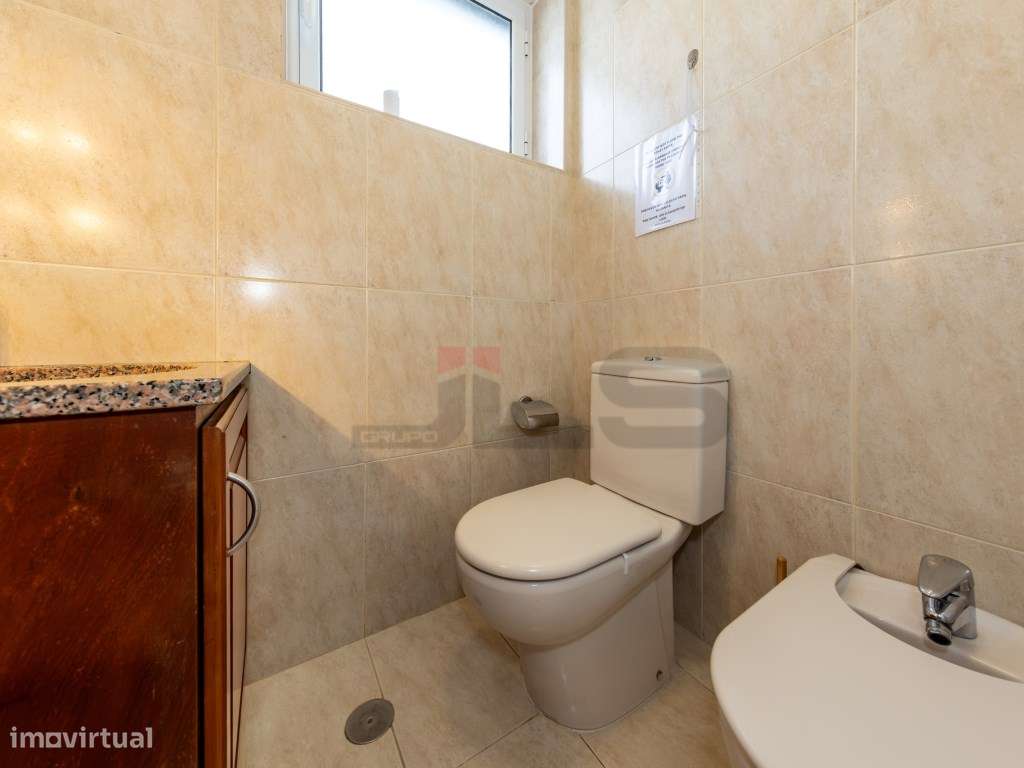 Moradia c/ Licença AL e Garagem junto à Av. Marginal - Ponta Delgada-21