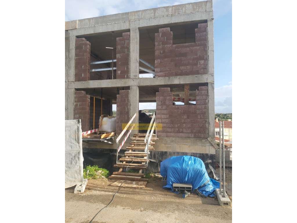 Moradia T3 a estrear com Piscina - Paiões Rio de Mouro-5