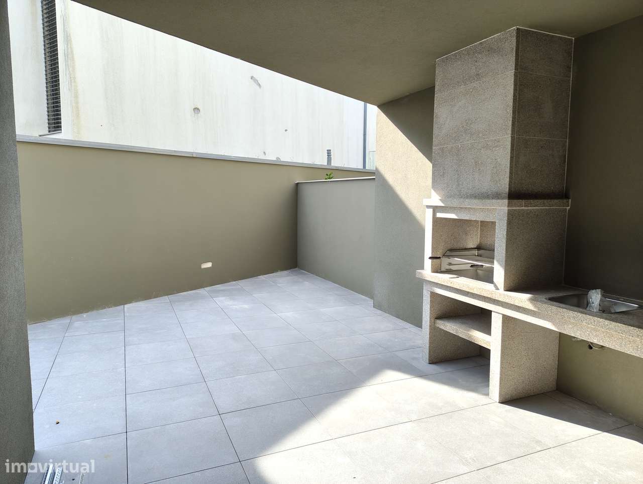 Moradia T4 com piscina e jardim em Canidelo-54