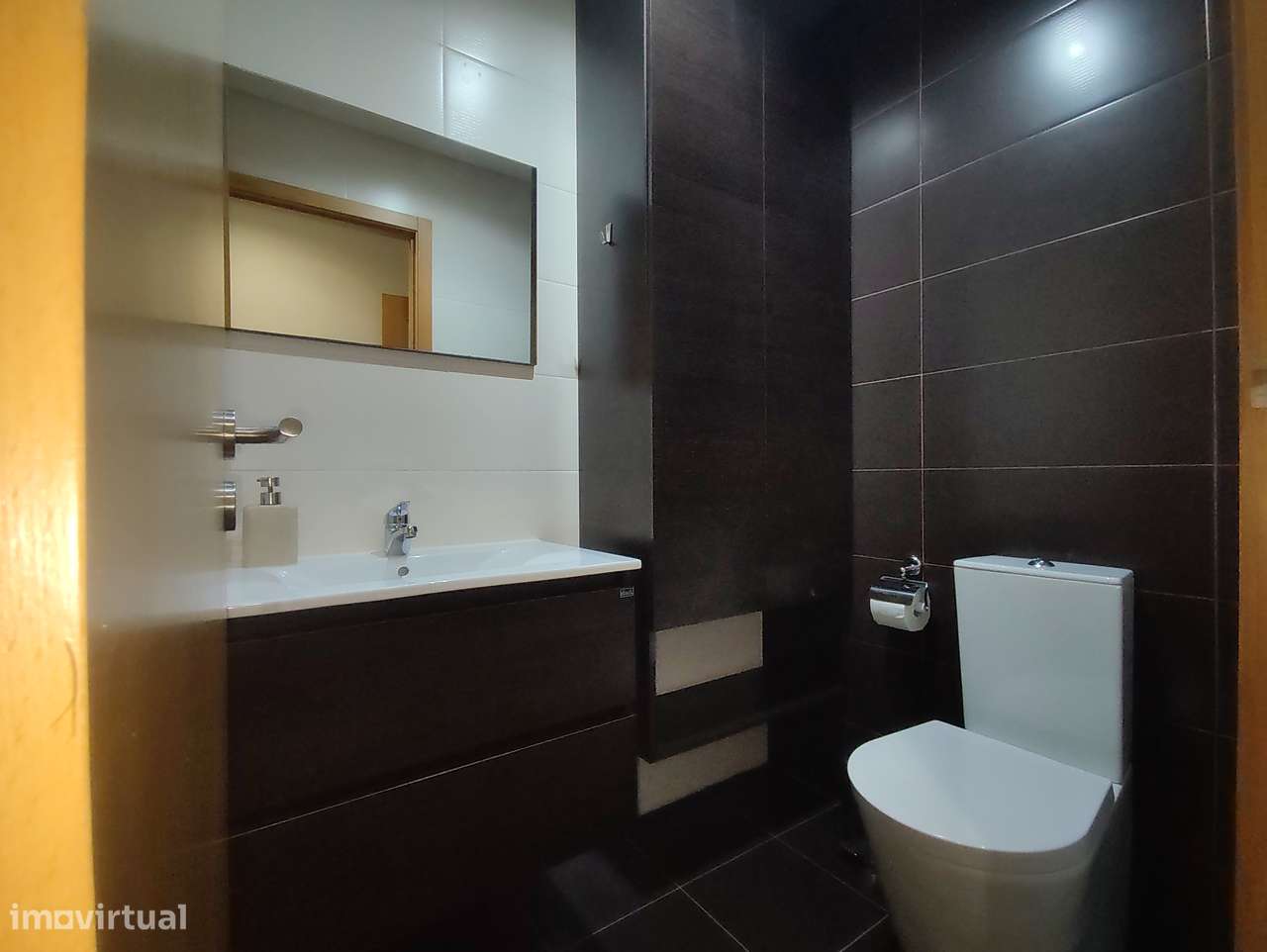 Apartamento T2 moderno, C/garagem, Muita arrumação, Excelentes acessos - Grande imagem: 4/9