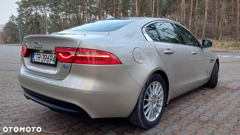 Jaguar XE - 3