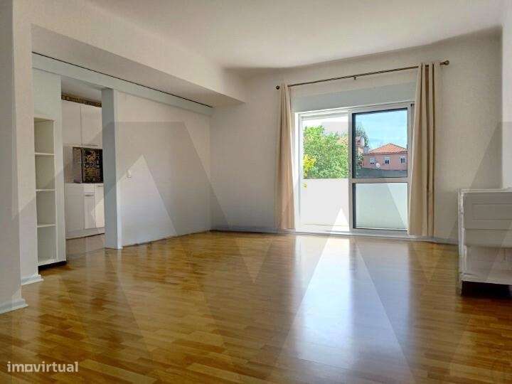 T2 com Varanda em Condomínio de referência no Beato.  Estacionamento e - Grande imagem: 3/16