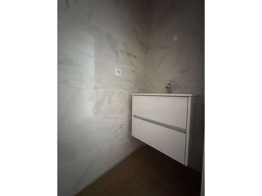 Apartamento T2 com Terraço Privativo e Aparcamento em Esgueira | Av...-16