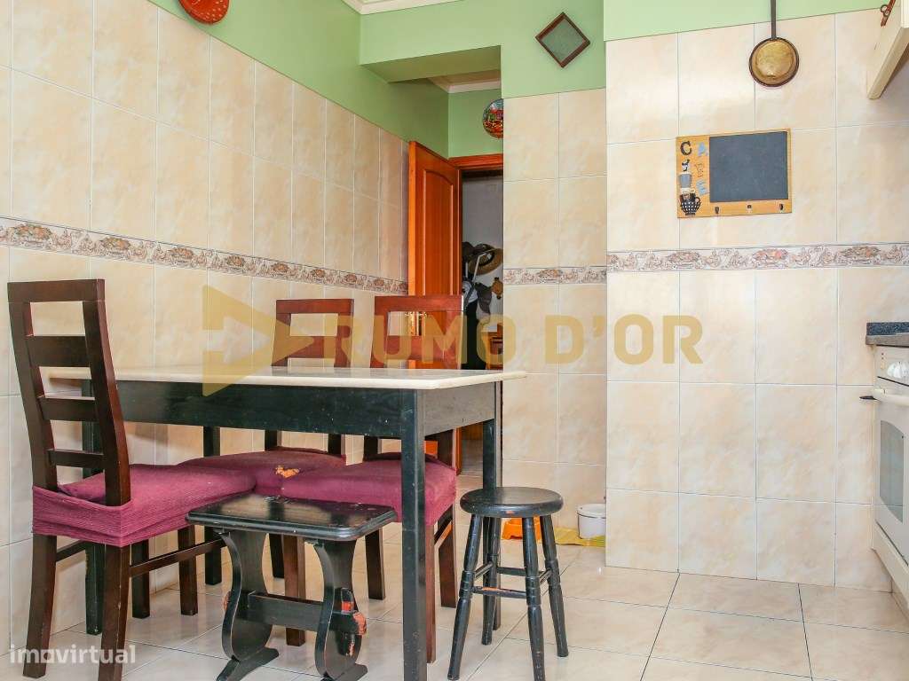 Apartamento T2 em excelente estado de conservação a 2 minutos da A1-9