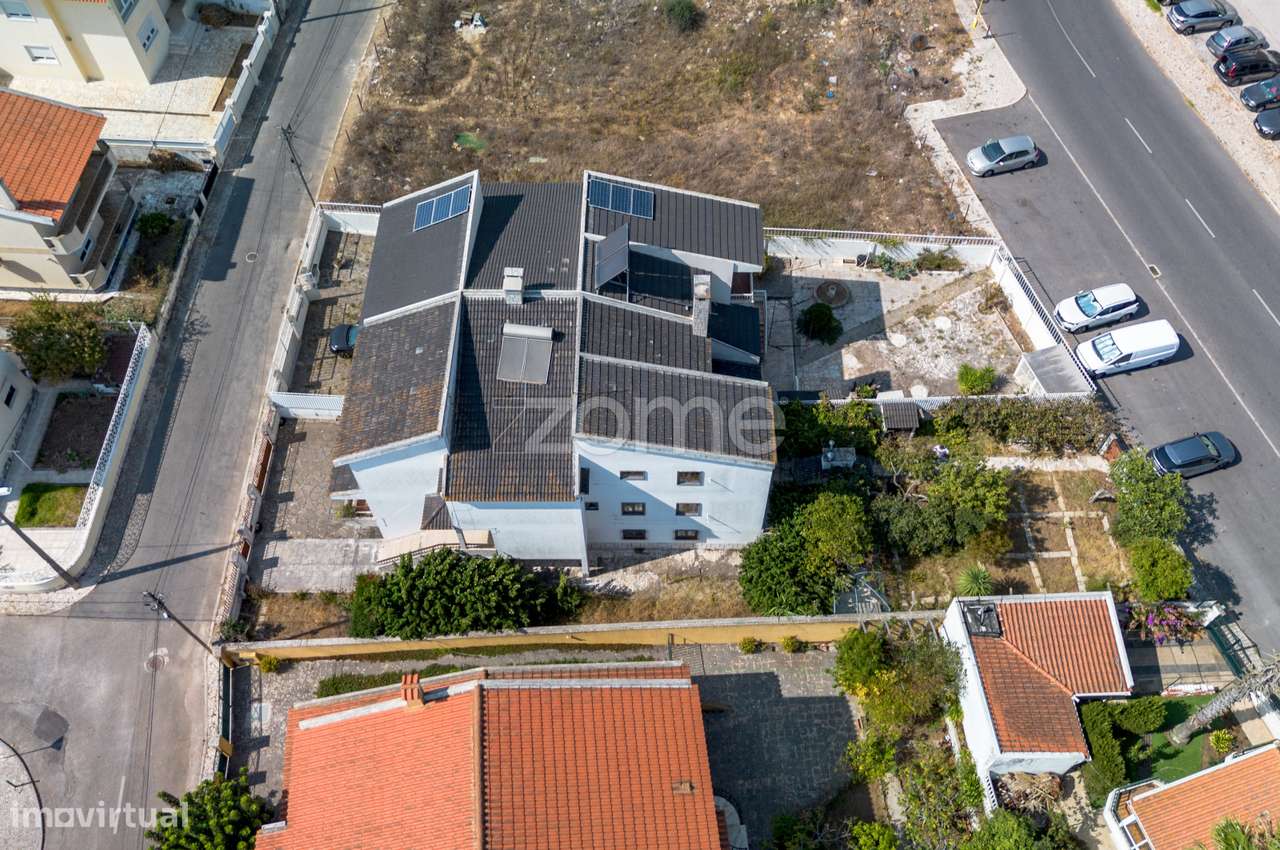 Moradia T4 (espaçosa) em Casais de Mem Martins-42