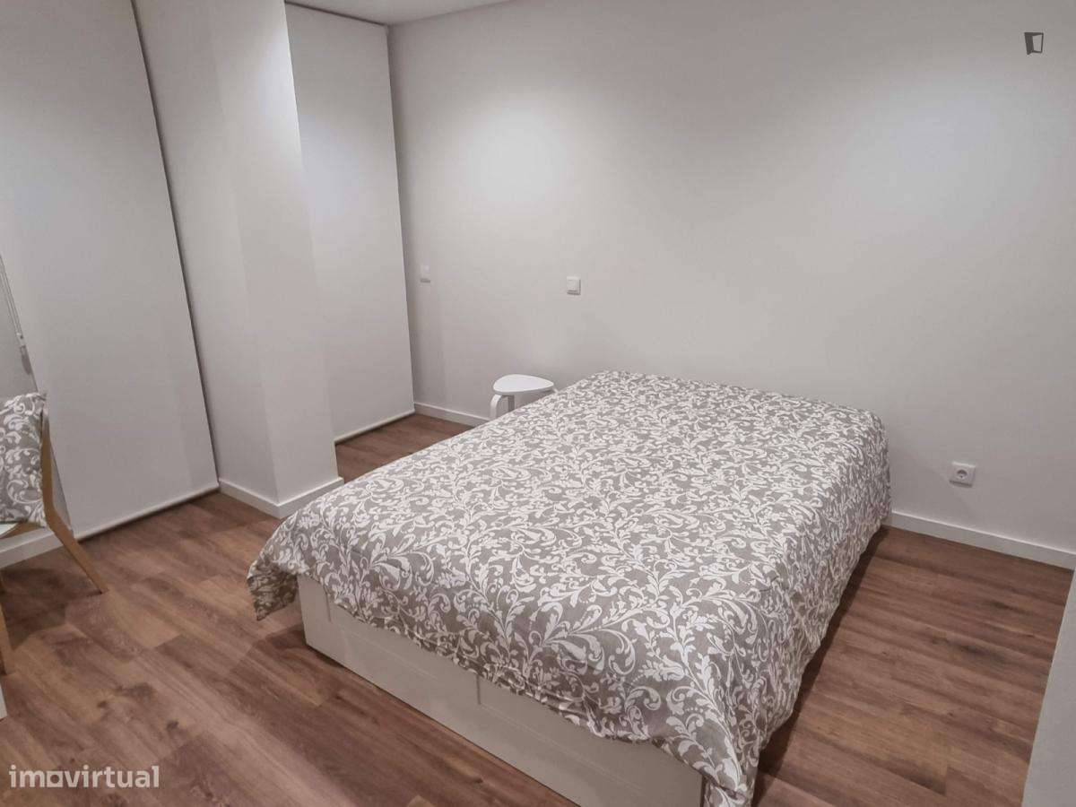 Quarto - localizado em Paranhos Porto - Grande imagem: 2/10