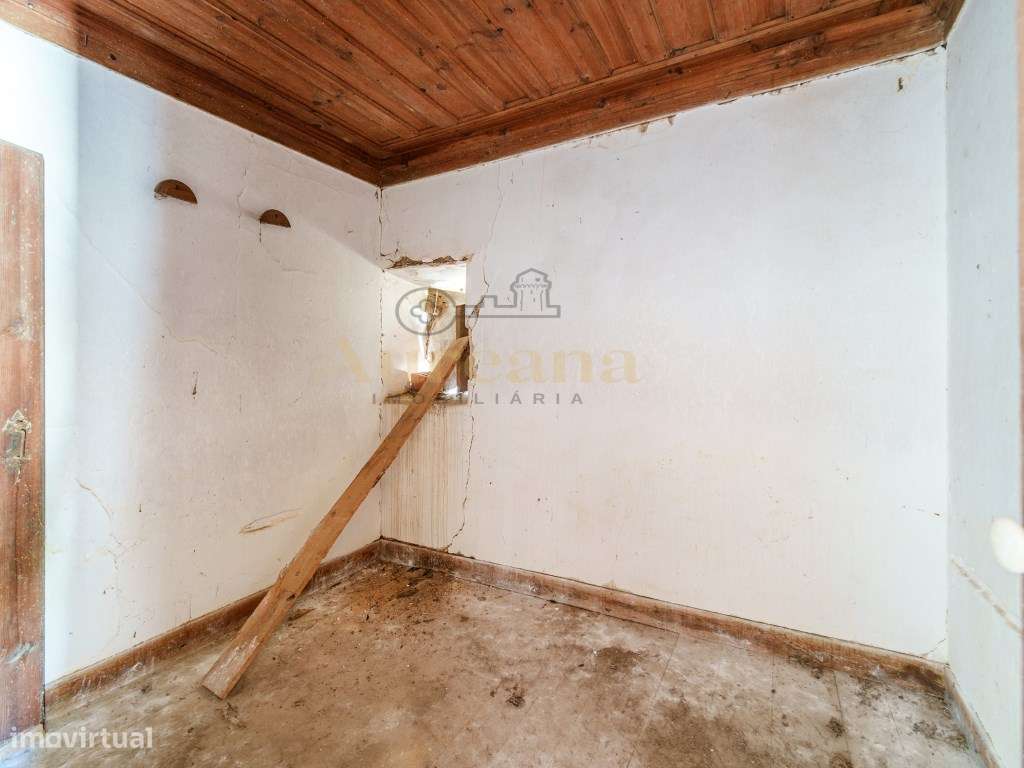 Excelente Oportunidade | Moradia para Recuperar com Terreno Plano d...-16
