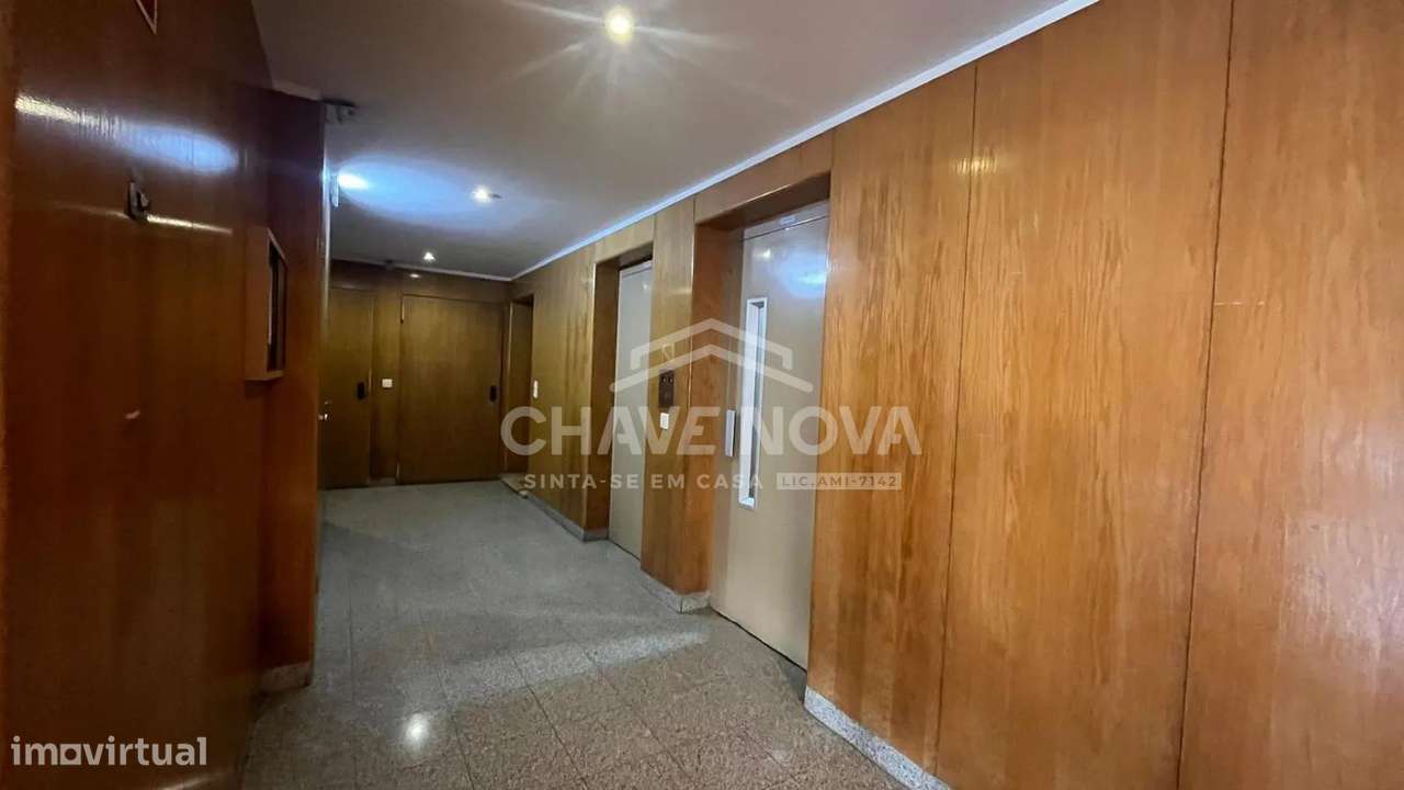 T2+1 Renovado na Madalena Com varanda, Box e Vista Mar  MAD/02209/CO-12